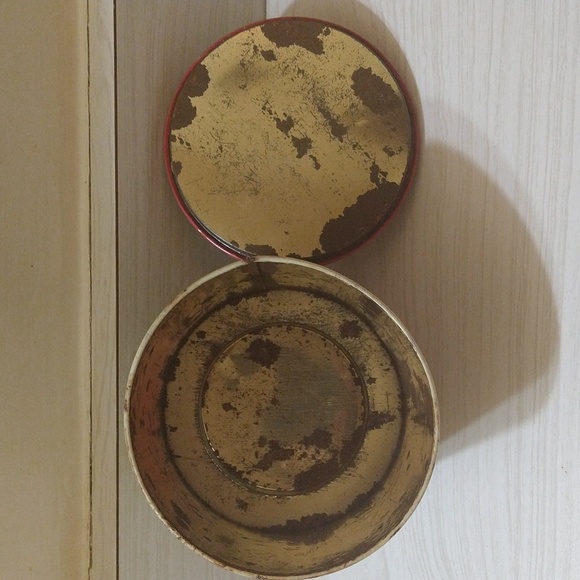 Vintage Murray Allen Import "Kiang" Regal Crown Candy Tin With Birds & Flowers - Picture 4 of 5